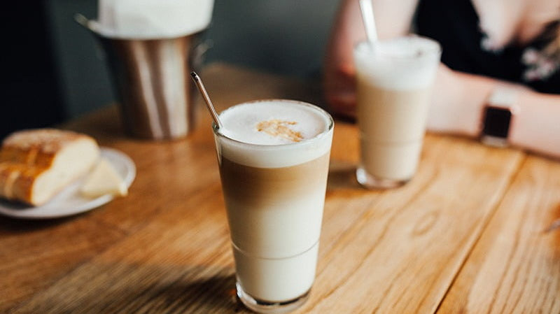 Kawa pod białą chmurką. Jak wybrać spieniacz do kawy?